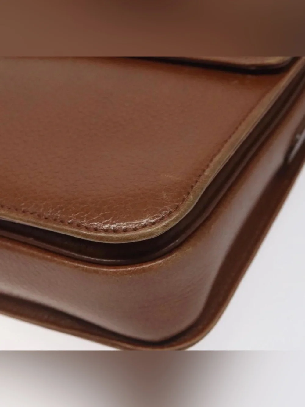 Burberrys Vintage Tan pebbled  Leather Messenger Bag with Embossed Logo